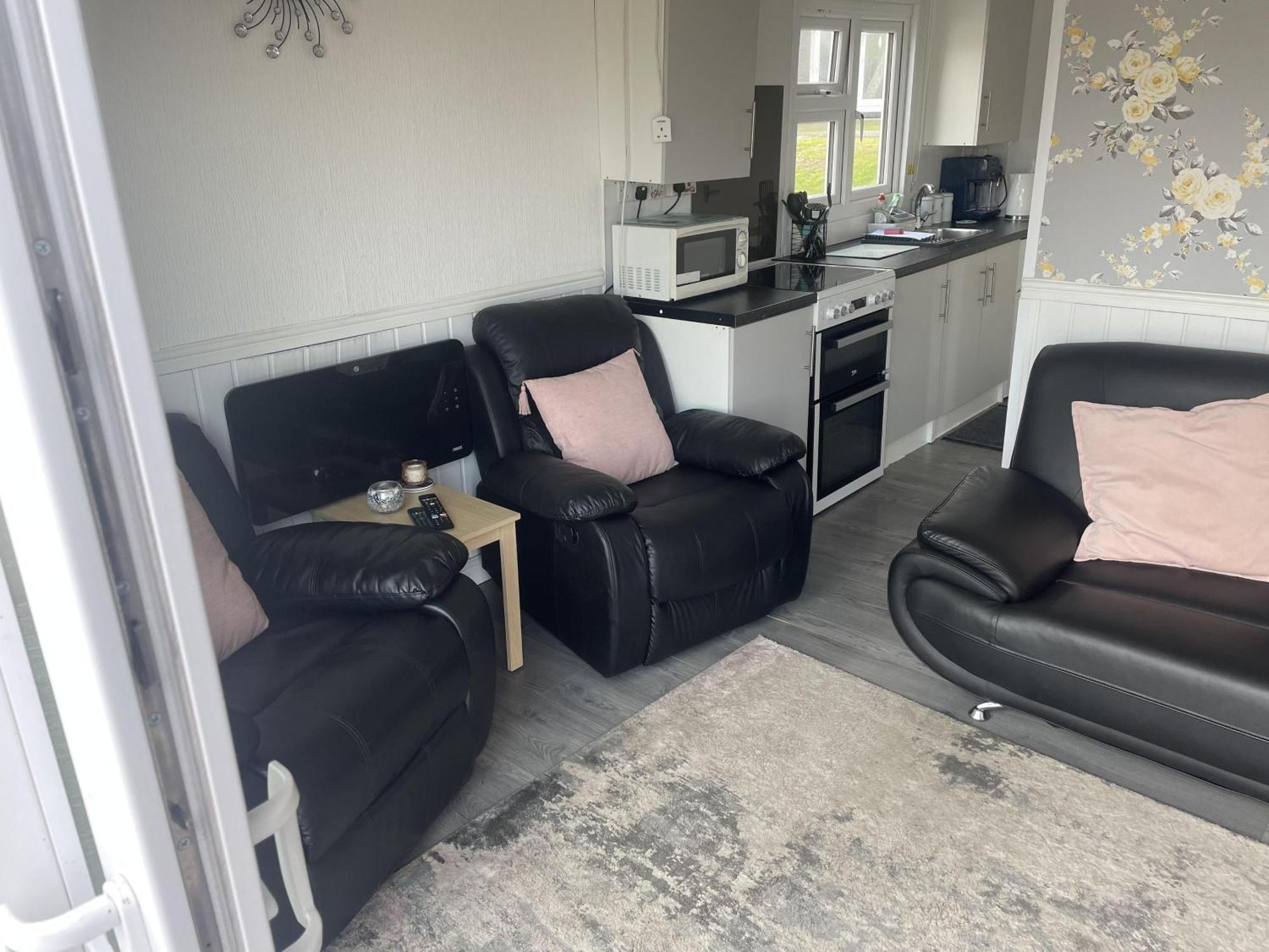 Charming Chalet Nestled In Heart Of Clarach Bay Aberystwyth Exterior foto